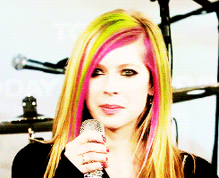 Avril Lavigne GIF. Artiesten Avril lavigne Gifs Opgewonden Duimen omhoog Grote glimlach 