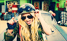 Avril Lavigne GIF. Artiesten Avril lavigne Smile Gifs 