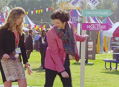 Amy Poehler GIF. Gifs Filmsterren Amy poehler Aziz ansari Parks and recreation Tom haverford 