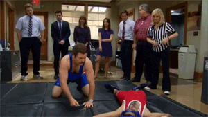 Amy Poehler GIF. Tv Gifs Filmsterren Amy poehler Aziz ansari Parks and recreation 