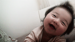 Baby GIF. Schattig Baby Gifs Gelukkig Glimlachen 