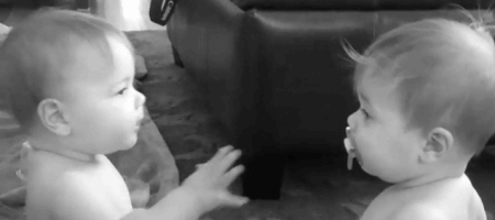 Tweeling Baby Gifs gevecht aanbiddelijk schattig 2 fopspeen 
