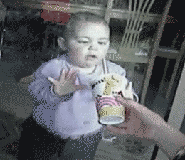 Baby GIF. Dieren Wandelen Baby Leeuw Gifs Kijken naar de camera 