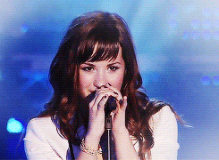 Baby GIF. Muziek Demi lovato Baby Gifs Concert 