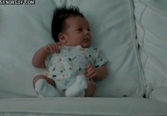 Baby Gifs  lachend vallend Aziaat wet school voorjaarsvakantie 1l lawblr moe gif kort 