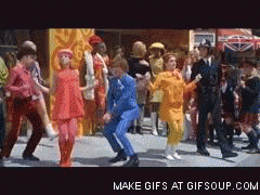 Baby GIF. Dieren Grappig Wandelen Baby Gifs Lopend Aap Ge&iuml;nteresseerd Schrik Baviaan 
