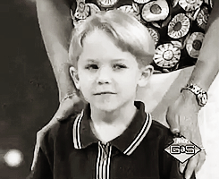 Baby GIF. Baby Star trek Gifs  Zoet Star trek into darkness Jim kirk Captain kirk James kirk Idst 