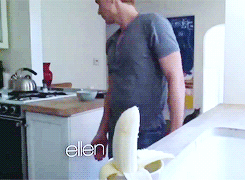 Banaan GIF. Dieren Honden Eten en drinken Citroenen Banaan Puppy Citroen Voedsel Gifs Hond Dier Aanbiddelijk Brak 