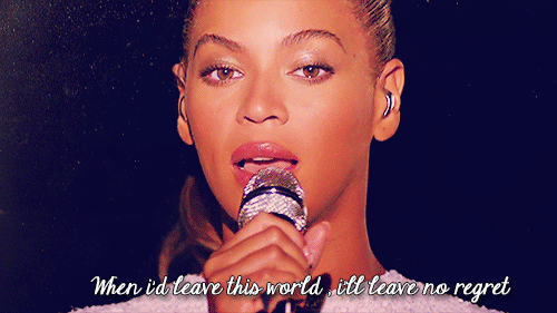 Artiesten Beyonce Gifs dans zwart en wit 