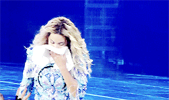 Beyoncé GIF. Artiesten Beyonce Gifs Houding Truc Smakken Neerbuigen 