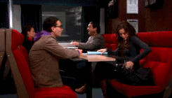 Big Bang Theory GIF. Films en series Gifs Big bang theory Hop Kaley cuoco 