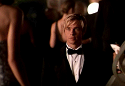 Brad Pitt GIF. Liefde Angelina jolie Brad pitt Omhelzing Kus Gifs Filmsterren Movie gif Poljubac Angie en brad 