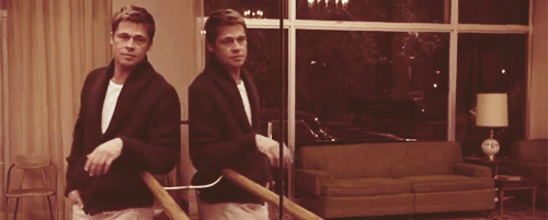 Bioscoop Brad pitt Gifs Filmsterren Matt damon ernstig spiegel poseren the curious case of benjamin b 