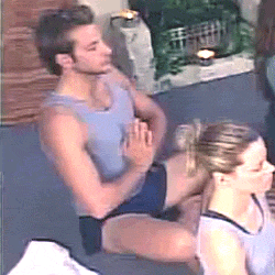 Bradley Cooper GIF. Stella Gifs Filmsterren Bradley cooper Kostbare yoga daisy 