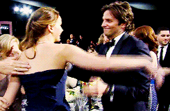 Jennifer Lawrence GIF. Omhelzing Gifs Filmsterren Bradley cooper Jennifer lawrence 