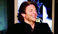 Bradley Cooper GIF. Wow Gifs Filmsterren Bradley cooper Lachend Ongemakkelijk Lauging 