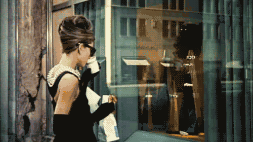Films en series Koffie Parels Gifs Breakfast at tiffanys Audrey Hepburn breakfast 