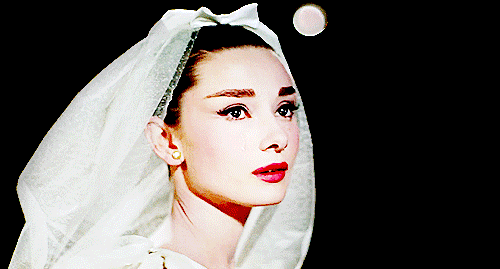 Film Films en series Films Gifs Breakfast at tiffanys  i s Audrey Hepburn knuppel holly Golightly 