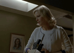 Bryan Cranston GIF. Films en series Breaking bad Gifs Filmsterren Bryan cranston  Skyler white Walter white Anna gunn Ozymandias Rj mitte 