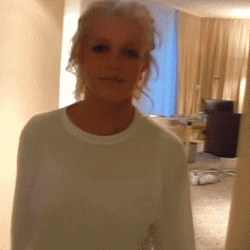 Britney Spears GIF. Artiesten Britney spears Gifs Glimlachen Vrolijkheid Niet onder de indruk 