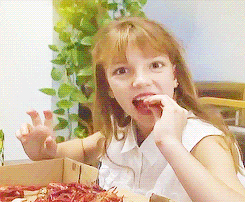 Britney Spears GIF. Artiesten Britney spears Gifs Glimlachen Het eten Mickey mouse club 