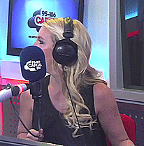 Britney Spears GIF. Dansen Artiesten Britney spears Gifs Opgewonden Jumping Blond Het zingen Tweesprong Slaapkamer 