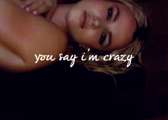 Britney Spears GIF. Artiesten Britney spears Gifs Achterdochtig Glimlachen Blond Hou je mond 