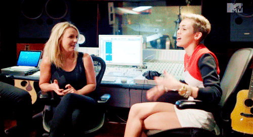 Artiesten Britney spears Gifs glimlachen muziekvideo hair flip oops popster 