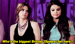 Britney Spears GIF. Televisie Artiesten Britney spears Gifs Onhandig Grappig gezicht De look De x factor Xfactor 