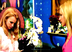 Britney Spears GIF. Artiesten Britney spears Gifs Achterdochtig Glimlachen Blond Hou je mond 