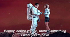 Britney Spears GIF. Artiesten Geweer Britney spears Gifs Crimineel 