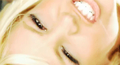 Britney Spears GIF. Huilen Muziek Artiesten Britney spears Gifs Zwart en wit Muziekvideo 