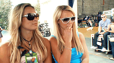 Verward Artiesten Britney spears Gifs verveeld blond pruik gom 