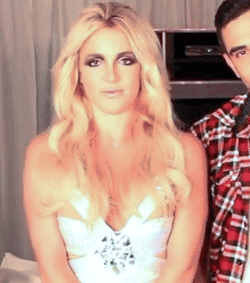 Britney Spears GIF. Applaus Artiesten Britney spears Rood Gifs Opgewonden Gelukkig Glimlachen Klappen Opwindend 