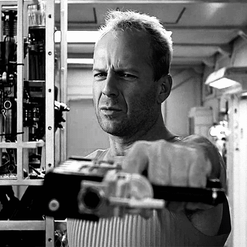 Bruce Willis GIF. Bruce willis Gifs Filmsterren 1997 The fifth element Luc besson 