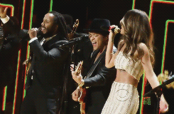 Bruno Mars GIF. Interview Artiesten Bruno mars Gifs Lachend Haha 