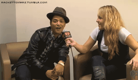 Interview Artiesten Bruno Mars Gifs 
