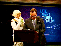 Breaking Bad GIF. Films en series Breaking bad Emmy Tv Gifs Filmsterren Bryan cranston Museum 