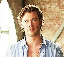 Chris Hemsworth GIF. Gifs Filmsterren Chris hemsworth Snow white and the huntsman Rij 