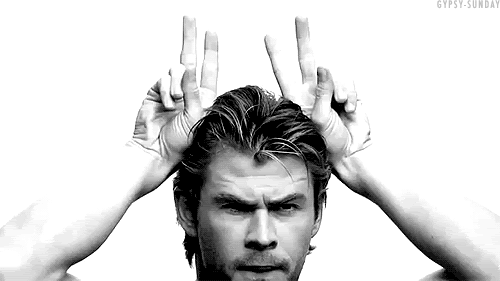 Chris Hemsworth GIF. Avengers Thor Gifs Filmsterren Chris hemsworth Reactie Glimlach 