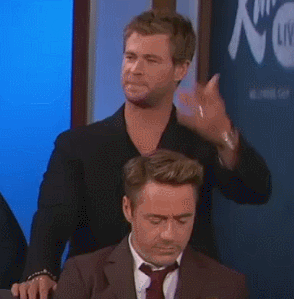 Robert Downey Jr GIF. Gifs Filmsterren Chris hemsworth Robert downey jr Nee nee 