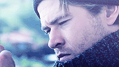 Chris Hemsworth GIF. Kristen stewart Gifs Filmsterren Chris hemsworth Schemering Rij 