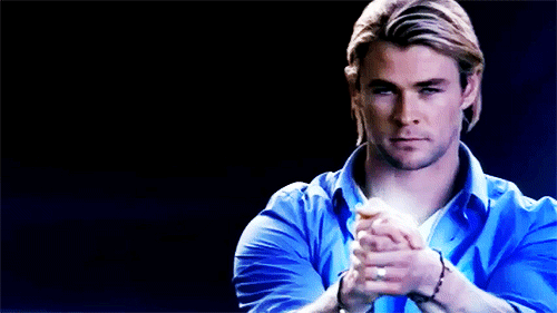 Chris Hemsworth GIF. Gifs Filmsterren Chris hemsworth Crackship Danneel harris 