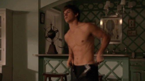 Chris Hemsworth GIF. Gifs Filmsterren Chris hemsworth Crackship Claire holt 