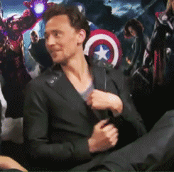 Tom Hiddleston GIF. Gifs Filmsterren Chris hemsworth Tom hiddleston The avengers 