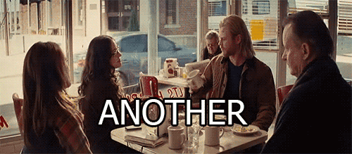 Tom Hiddleston GIF. Gifs Filmsterren Chris hemsworth Tom hiddleston Bromance Hiddles 