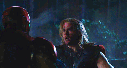 Chris Hemsworth GIF. Kristen stewart Gifs Filmsterren Chris hemsworth Schemering Rij 