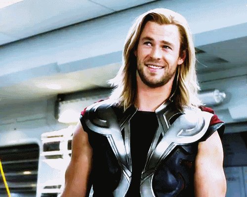 Chris Hemsworth GIF. Avengers Thor Gifs Filmsterren Chris hemsworth Reactie Glimlach 