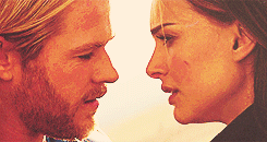 Chris Hemsworth GIF. Kristen stewart Gifs Filmsterren Chris hemsworth Schemering Rij 