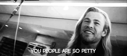 Chris Hemsworth GIF. Kristen stewart Gifs Filmsterren Chris hemsworth Schemering Rij 